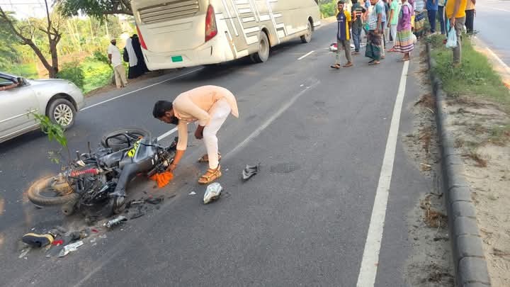 গজারিয়ায় অফিসে যাওয়ার পথে মোটরসাইকেল  দুর্ঘটনায় চালক নিহত